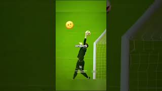 Зачем БИТЬ с ЦЕНТРА ПОЛЯ?🤔 #футбол #football #РОНАЛДУ